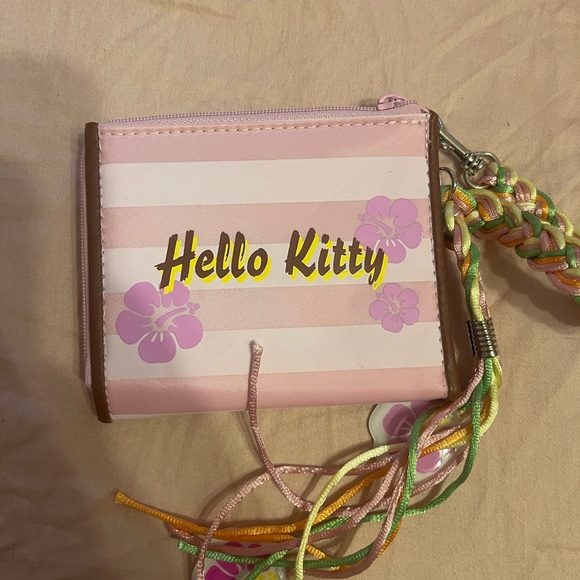 Hello kitty hawaiin wallet - Picture 2 of 4